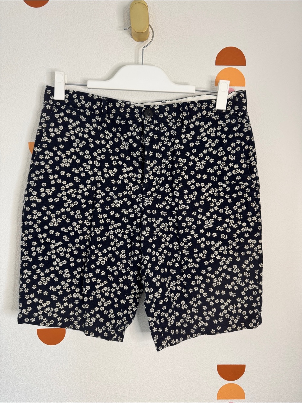 Club Monaco Navy and White Floral Button-Front Shorts N0191